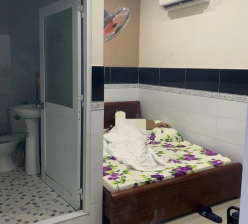 Bàng hoàng phát hiện người phụ nữ tử vong trên giường trong nhà nghỉ