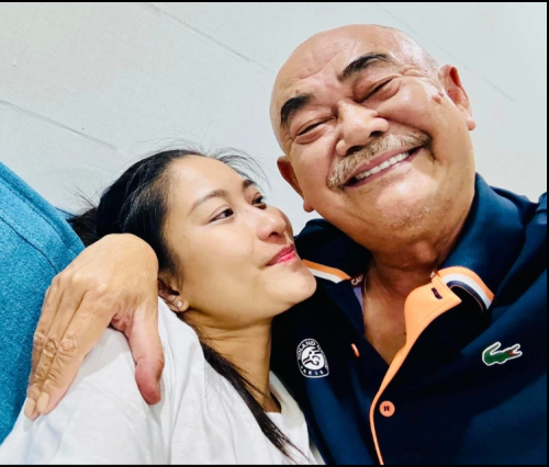 NSND Việt Anh tuổi U70 nói gì về tin đồn "yêu bạn gái trẻ măng"