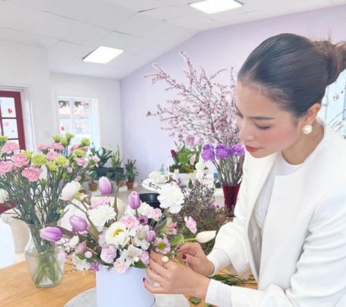 Phạm Hương bất ngờ bị CĐM soi không đeo nhẫn cưới