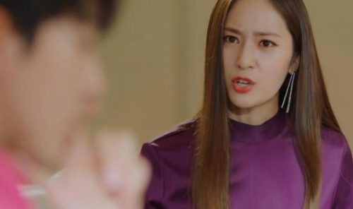 Tan làm về sớm định tạo bất ngờ cho vợ, tôi không đứng vững khi thấy vợ làm việc này trên ghế sofa