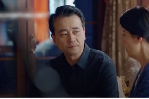 Mẹ tôi vừa mất chưa được 49 ngày, bố đã làm một việc khiến tôi uất hận