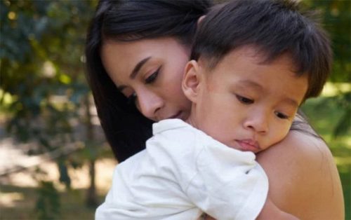 Anh trai mất 6 tháng, chị dâu dẫn một đứa trẻ về chơi rồi ghé vào tai tôi nói ra bí mật