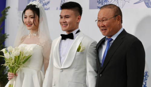 HLV Park Hang Seo "quậy đục nước" đám cưới Quang Hải, thân thiết với các học trò