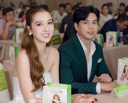 Hồ Quang Hiếu và vợ mất ghế giám đốc sau vài tháng