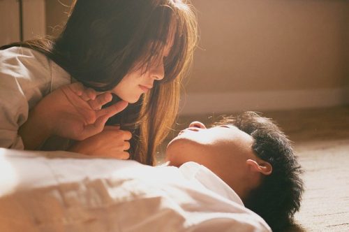 Sau lần gần gũi với người đàn ông đã có vợ, tôi tìm đến nhà anh rồi đứng không vững khi nhìn thấy