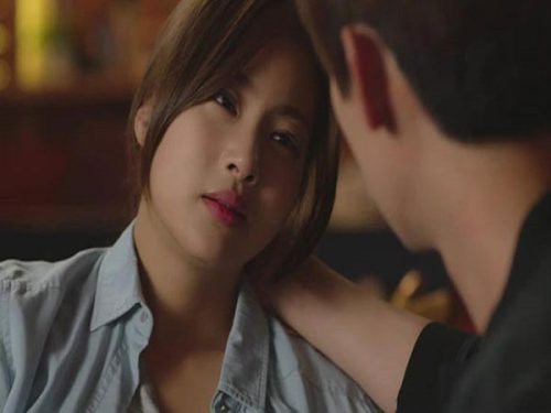 Phát hiện vợ nhiều lần tâm sự mùi mẫn với người yêu cũ, chồng có hành động bất ngờ