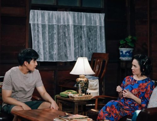 Vợ đi công tác xa, tôi phát hiện ra bí mật không ngờ của mẹ vợ