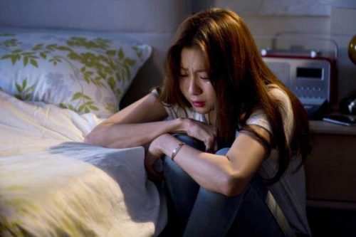 Dẫn con riêng của chồng đi chơi, tôi bàng hoàng chết lặng nghe được chuyện chồng lén lút làm sau lưng mình