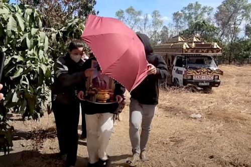 An Giang: Xót xa cảnh nhà chú rể làm đám tang, nhà cô dâu đãi tiệc cưới