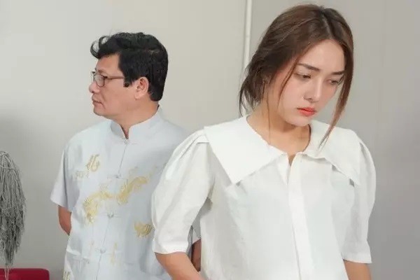 Ra mắt nhà chồng sau lễ cưới, tôi vội vàng bỏ về nhà bố mẹ đẻ khi gặp một người ở đó