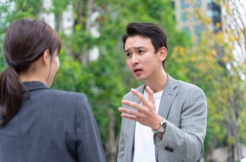 Lấy vàng cưới đi bán mới phát hiện vàng giả, chồng chỉ thẳng mặt đuổi vợ ra khỏi nhà, tôi oan thấu trời mà không kêu nổi