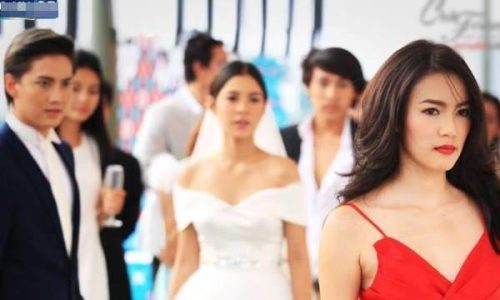 Ngày tái hôn, vợ cũ không mời mà tới, thấy thứ rơi ra từ túi xách cô ấy tôi sợ hãi quỳ xuống