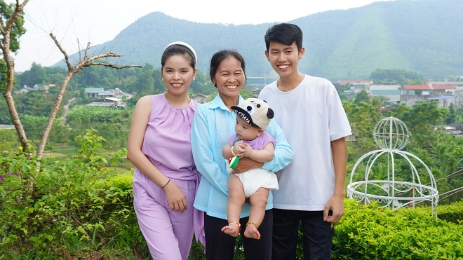 vợ đồng văn hùng là ai