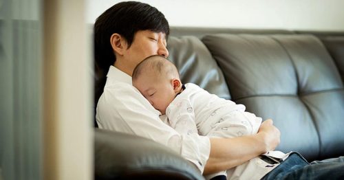 Không được ly hôn vợ mới sinh, tôi đau và uất khi phải chăm con người khác