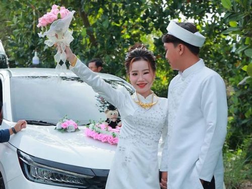 Cô dâu bị ong đốt trước ngày cưới, make up không cứu nổi, bộ dạng gây xôn xao