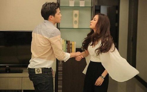 Đi công tác về liền sà vào ôm vợ, con vẹt đột nhiên kêu 2 từ khiến tôi ớn lạnh