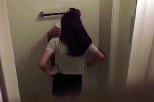 Nữ sinh ở trọ tại Hà Nội phát hiện chủ nhà lắp camera quay lén trong phòng tắm