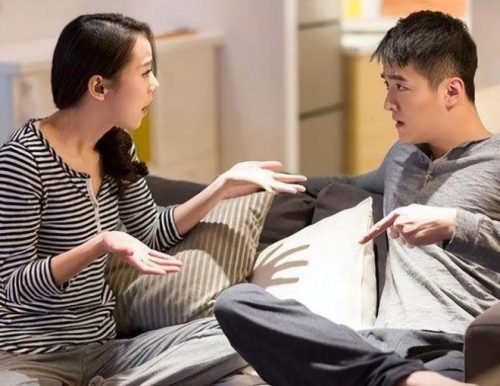 Phát hiện hòm tiền trong phòng trọ, tôi hốt hoảng gọi điện hỏi chồng rồi mất ăn mất ngủ khi nghe anh nói