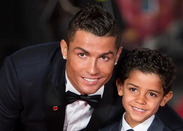con trai đầu của ronaldo bao nhiêu tuổi