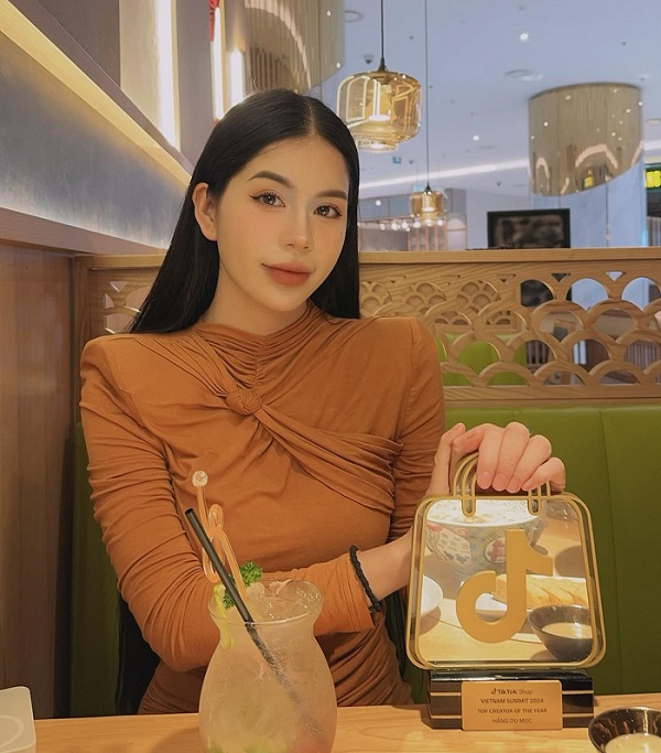 hằng du mục bán gì