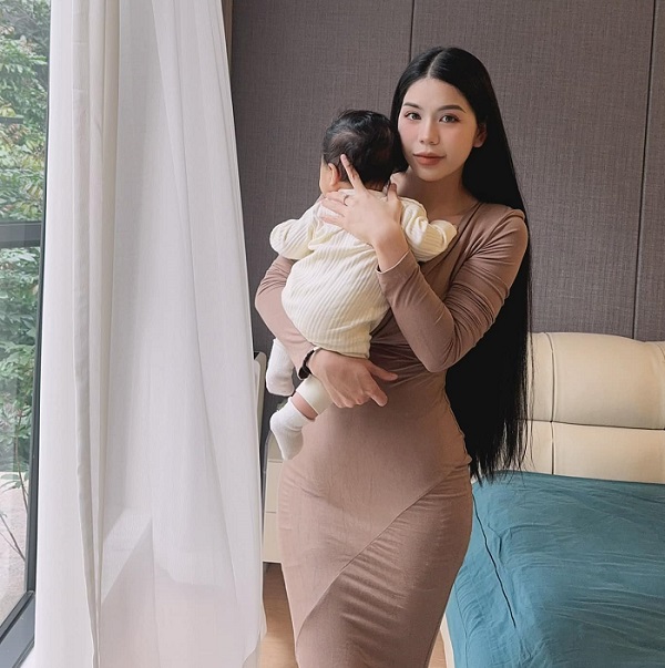 hằng du lịch có mấy con