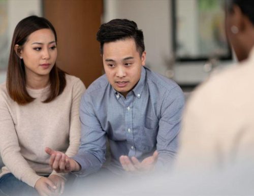 Hàng xóm lỡ xây lấn sang 5 phân đất, tôi xí xóa cho qua và con gái tôi nhận được "quà khủng"