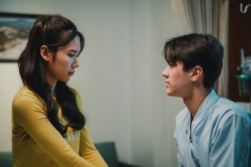 Thấy thứ trong phòng chồng tương lai, tôi suy sụp biết lý do anh quay lại với mẹ con tôi