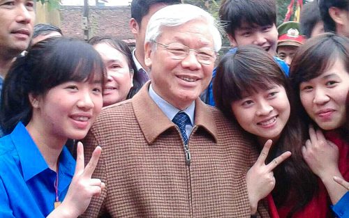 Những hình ảnh của Tổng Bí thư Nguyễn Phú Trọng mỗi khi về thăm quê