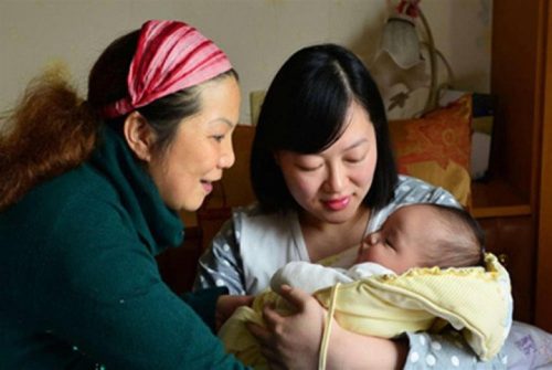 Tôi sinh con, chị dâu mừng 10 triệu, nhưng nhận tin nhắn của mẹ chồng mà sững sờ