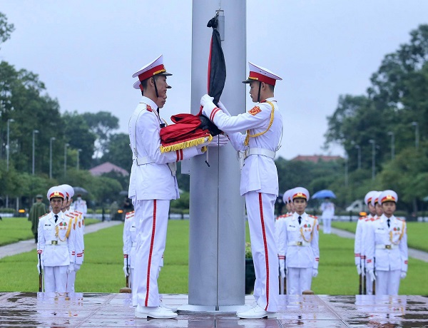 treo cờ rủ trong lễ quốc tang