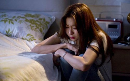 Nửa đêm mưa tầm tã, tôi hốt hoảng gọi điện cho chồng, nghe tiếng anh mà tim quặn đau