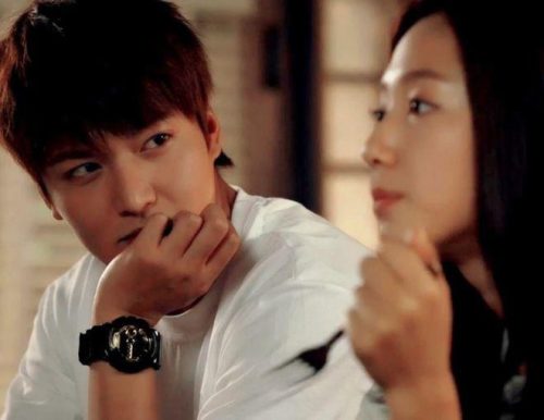 Thấy sợi dây chuyền trên cổ em gái vợ, tôi rất hối hận và quyết định trả vợ về nhà ngoại