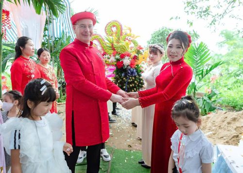 Người đàn ông Pháp bán nhà, về Tây Bắc xây tổ ấm với góa phụ Việt