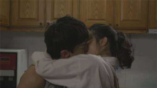 Chỉ đi đổ rác, chồng tôi cũng kịp khiến cô hàng xóm có bầu