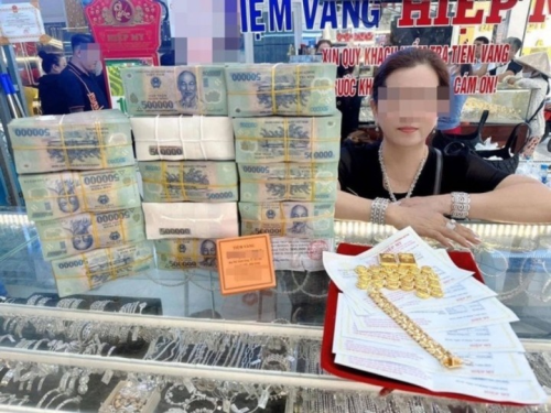 Gia đình tức tốc đưa người trúng độc đắc 22 tỉ đồng về quê