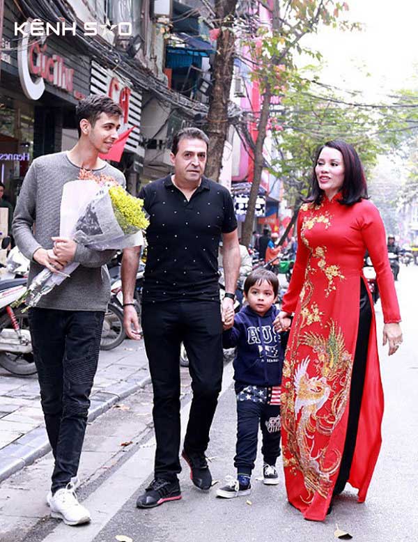 mẹ kế của tây cột điện là ai