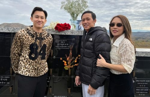 Ba anh em Hoài Linh thăm mộ Chí Tài ở Mỹ