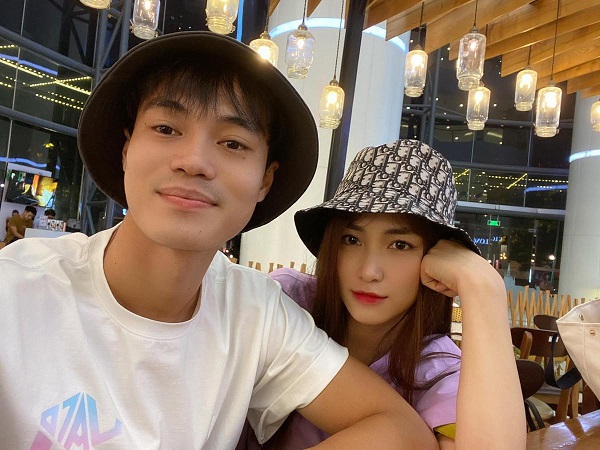 Văn Toàn chính thức công khai gọi Hoà Minzy là vợ