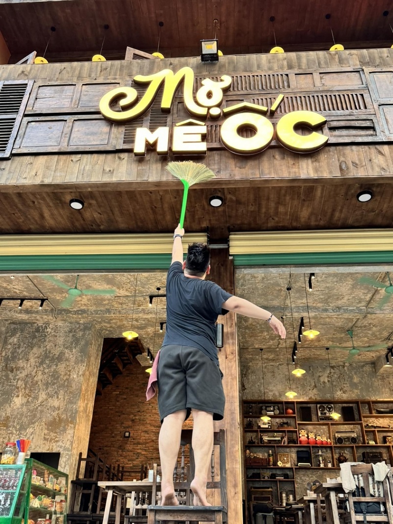 Khai Trương Thương Hiệu Mợ Mê Ốc Giữa Lúc Có Tin Đồn Ly Hôn Khai Trương Thương Hiệu Mợ Mê Ốc Giữa Lúc Có Tin Đồn Ly Hôn