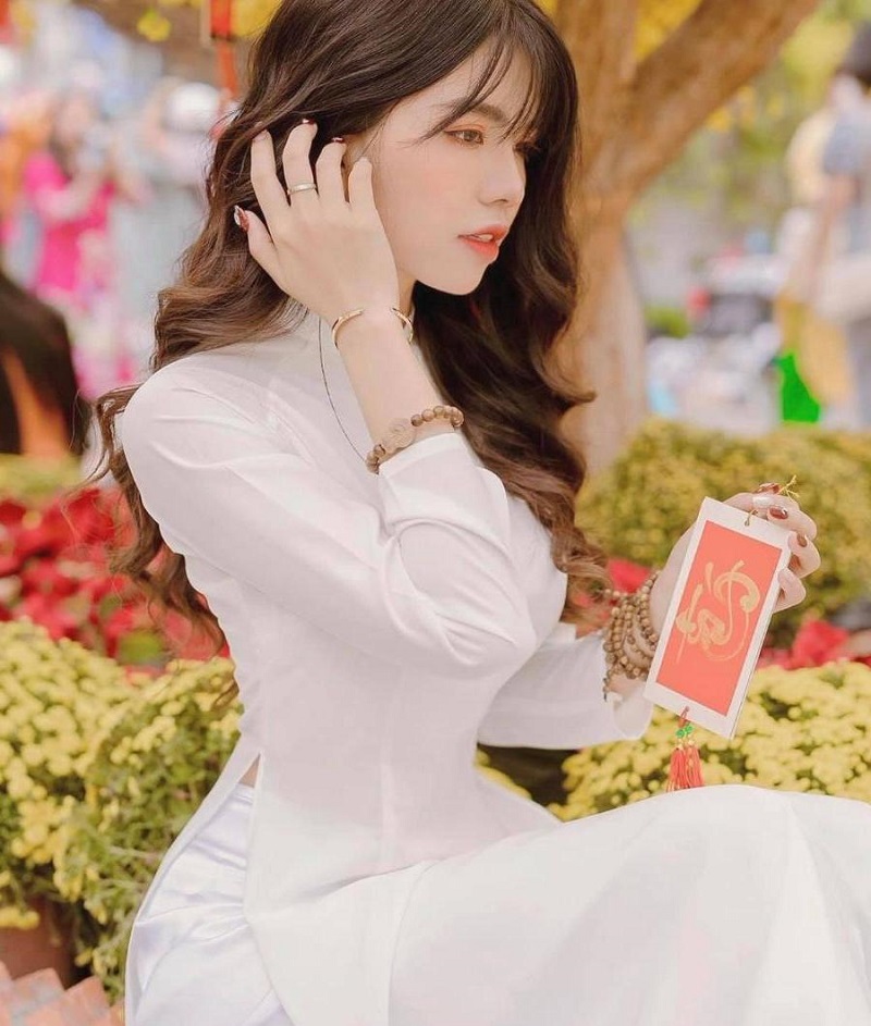 Mai Dora thường xuyên livestream trên các nền tảng như Facebook, TikTok và Nimo TV Mai Dora thường xuyên livestream trên các nền tảng như Facebook, TikTok và Nimo TV