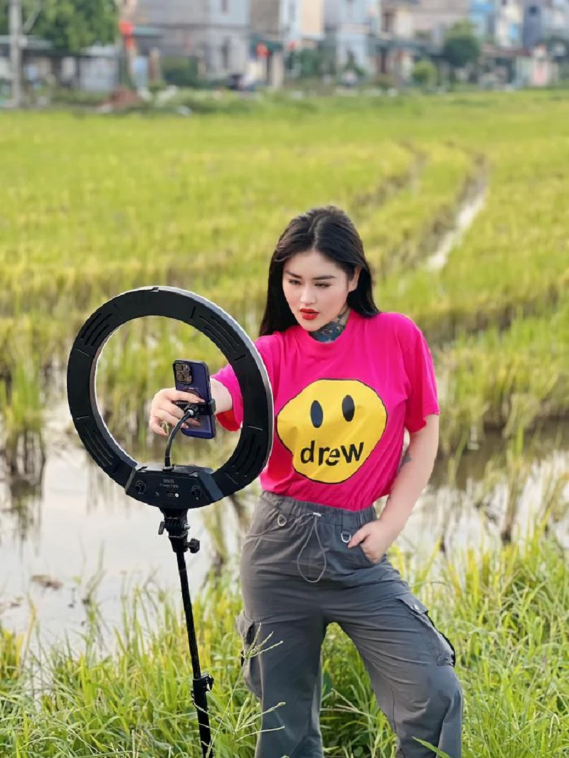 Thu Nhập "Gây Choáng" Và Cuộc Sống Sang Chảnh Thu Nhập "Gây Choáng" Và Cuộc Sống Sang Chảnh