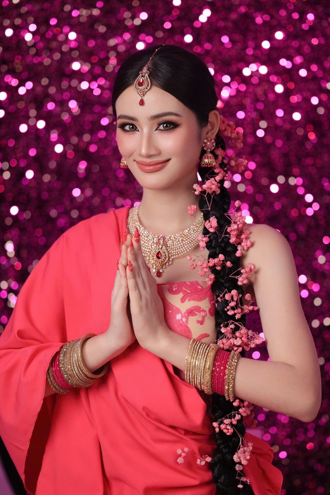 Hoa hậu Ý Nhi gây bất ngờ với phong cách Ấn Độ Hoa hậu Ý Nhi gây bất ngờ với phong cách Ấn Độ