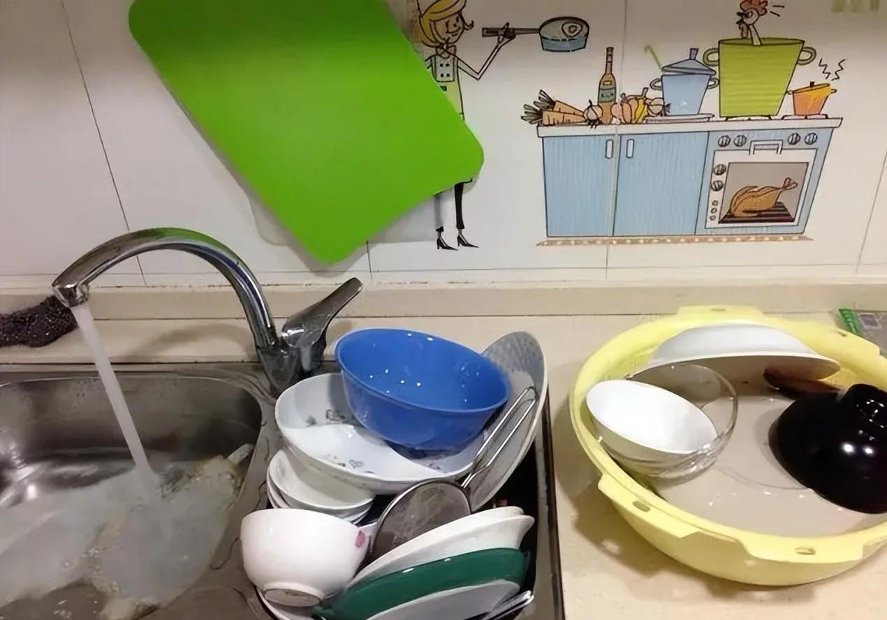 Pha loãng nước rửa bát để tiết kiệm Pha loãng nước rửa bát để tiết kiệm