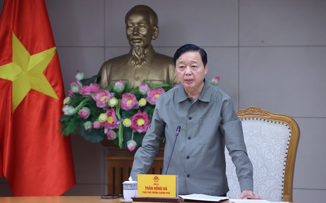 Phó Thủ tướng Trần Hồng Hà nêu rõ: Bão số 3 rất mạnh, diễn biến phức tạp, tốc độ di chuyển nhanh, nhưng lại có thời gian dừng lâu ở gần đất liền càng làm tăng nguy cơ thiệt hại khi đổ bộ vào đất liền. Phó Thủ tướng Trần Hồng Hà nêu rõ: Bão số 3 rất mạnh, diễn biến phức tạp, tốc độ di chuyển nhanh, nhưng lại có thời gian dừng lâu ở gần đất liền càng làm tăng nguy cơ thiệt hại khi đổ bộ vào đất liền.