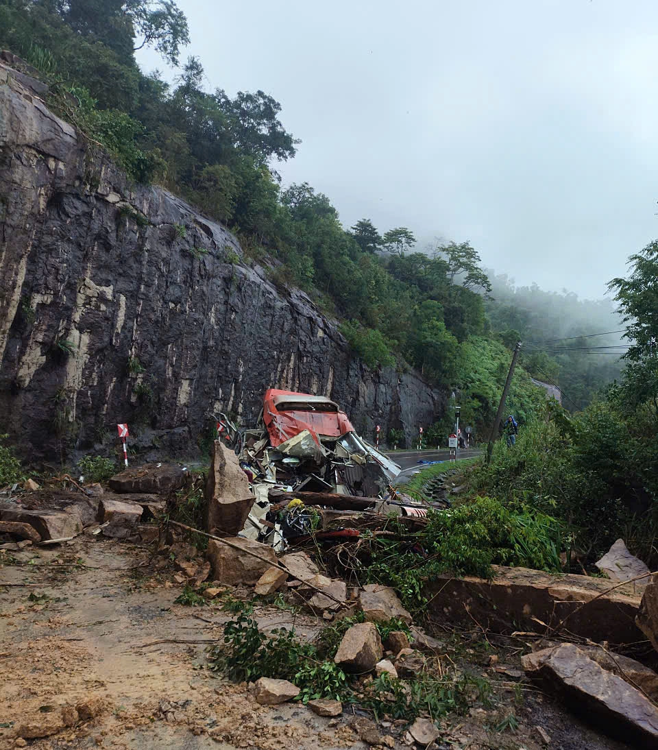 Hiện trường tai nạn, sáng 17/11. Ảnh: Minh Bằng Hiện trường tai nạn, sáng 17/11. Ảnh: Minh Bằng