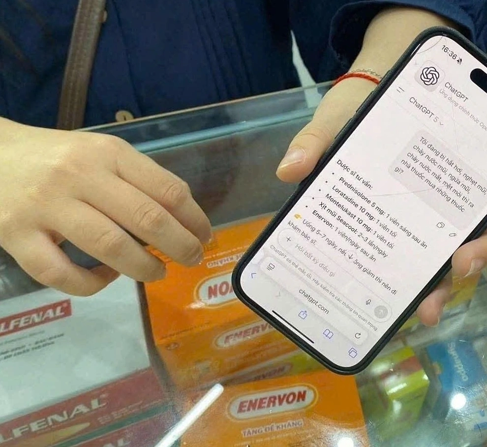 Hình ảnh người phụ nữ mang đơn thuốc của "bác sĩ" Chat GPT ra hiệu thuốc để mua chia sẻ trên mạng xã hội cuối tháng 10 nhận nhiều ý kiến trái chiều.