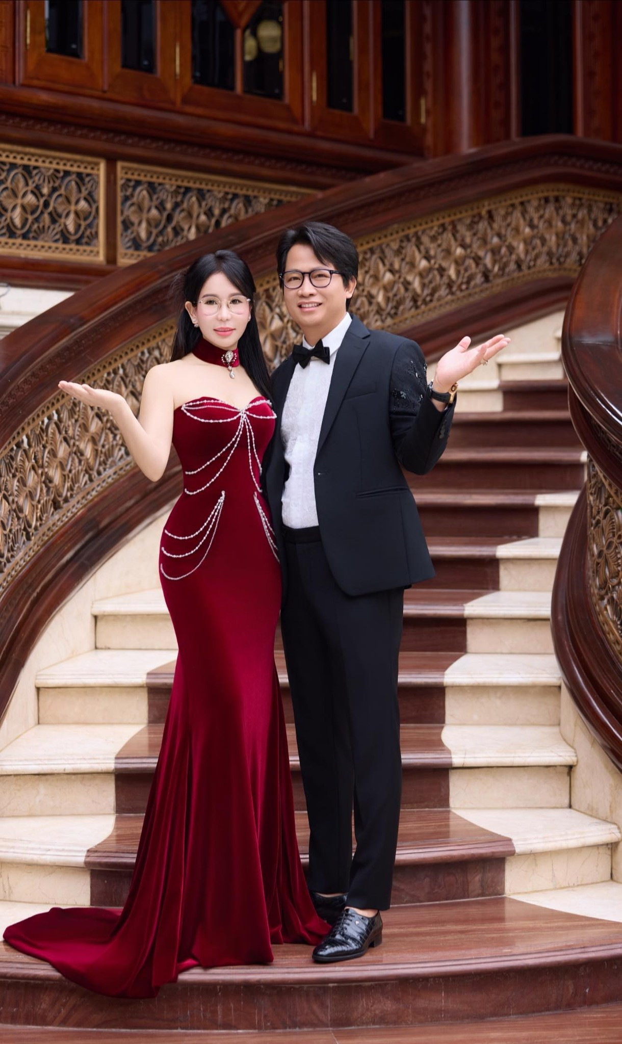 Hình ảnh sang trọng của vợ chồng bà Mai.